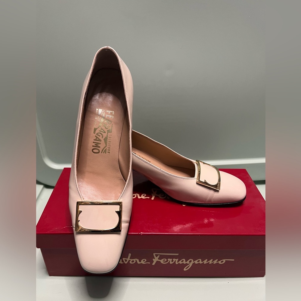 Vintage Salvatore Ferragamo Heels size 8